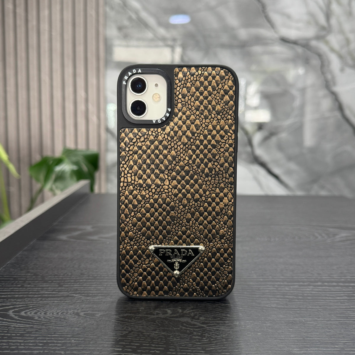 Case Prada Dorado