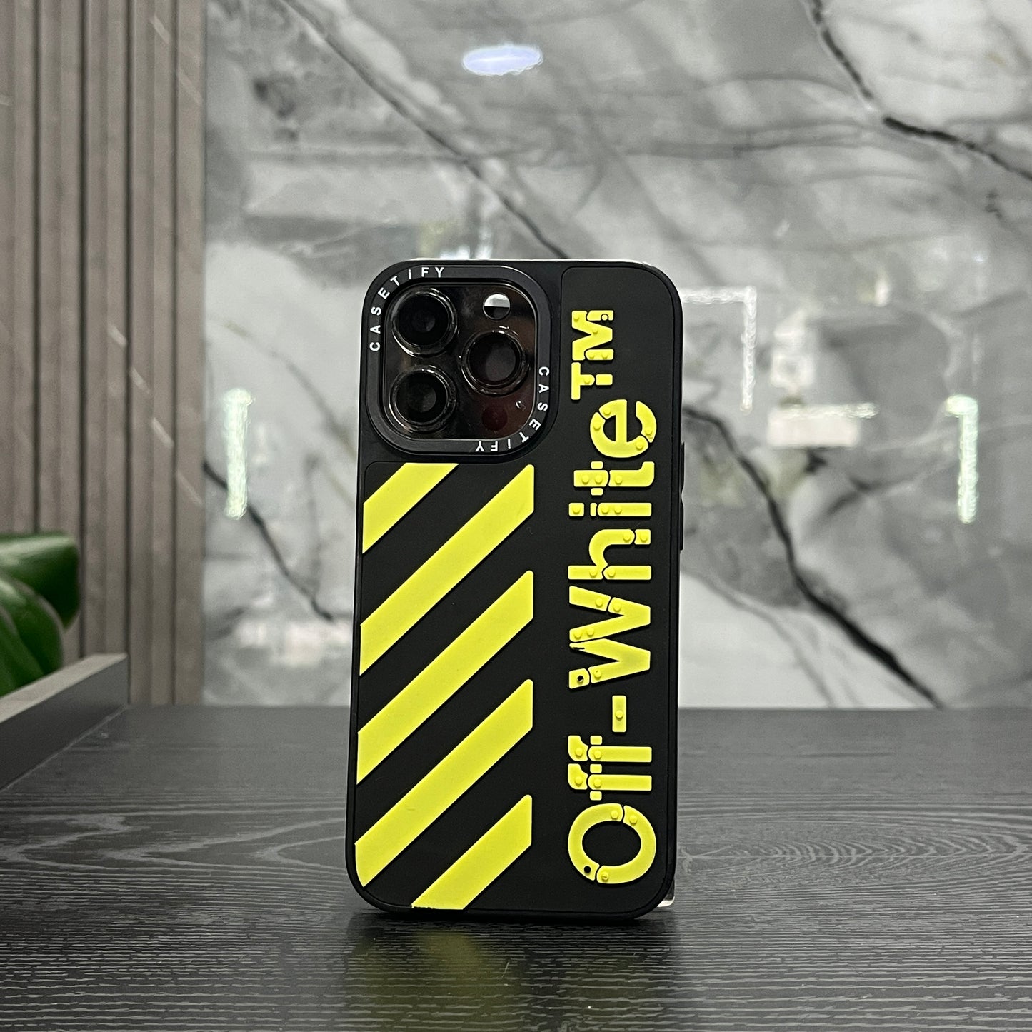 Case Black Off White