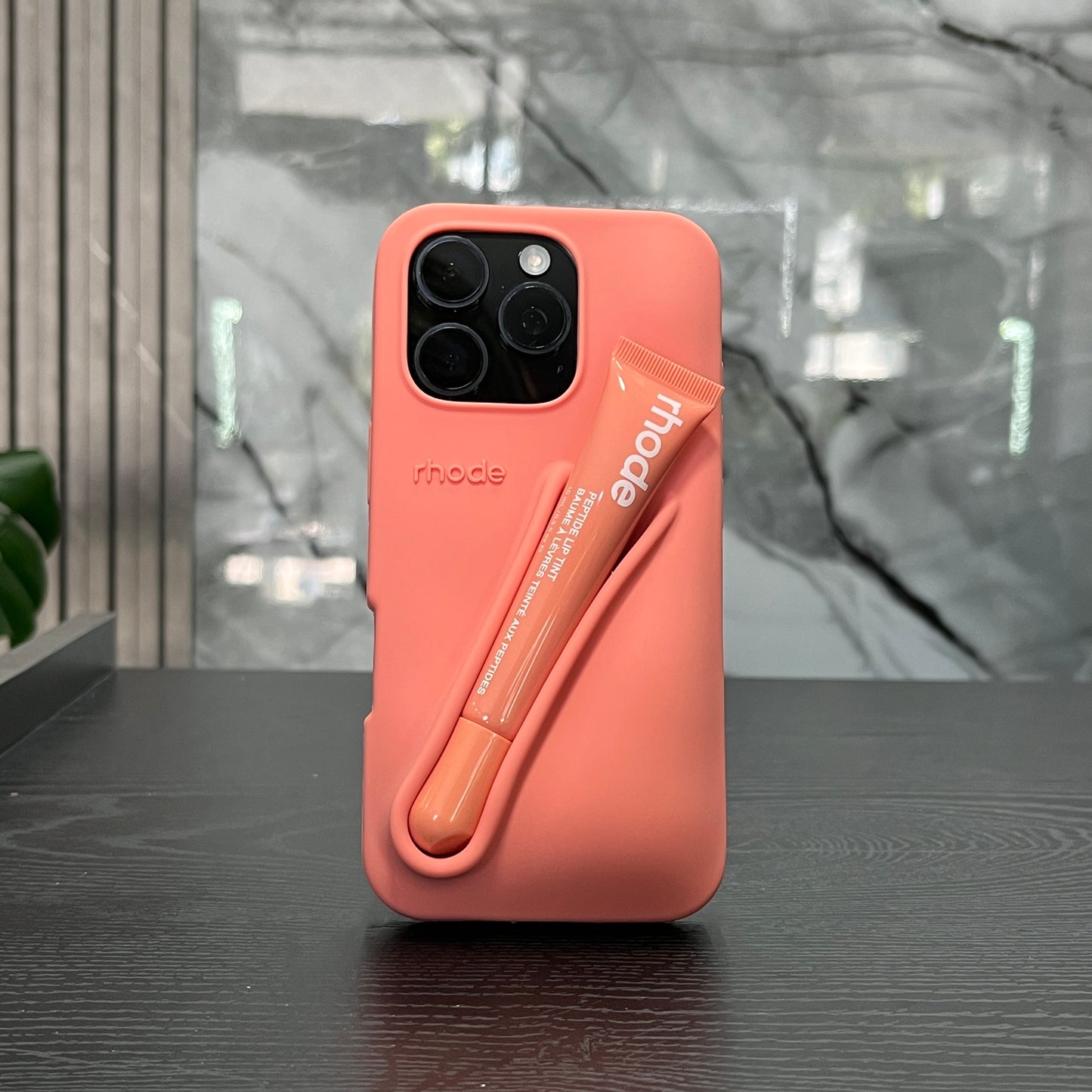 Case rhode peach pit