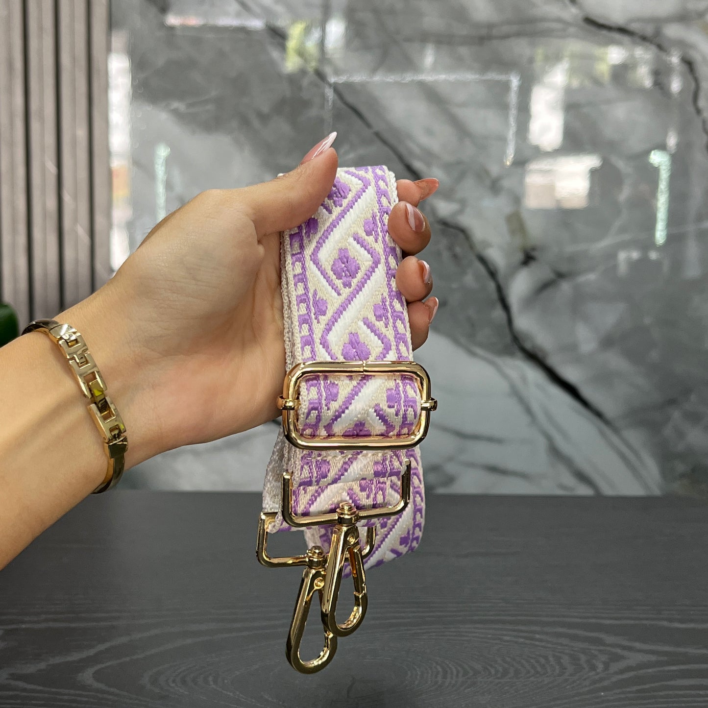 Strap Cuello Grueso Diseño Blanco con Morado