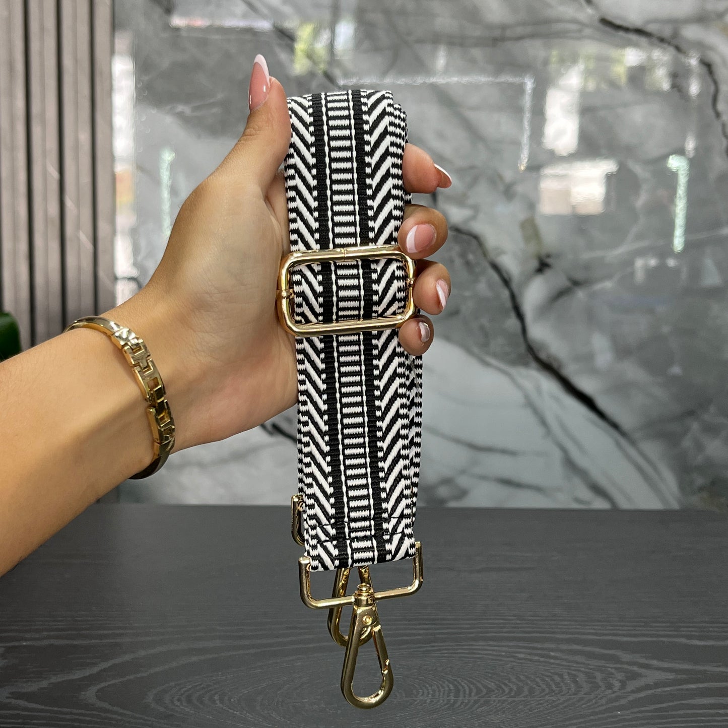 Strap Cuello Grueso Diseño Negro con Blanco