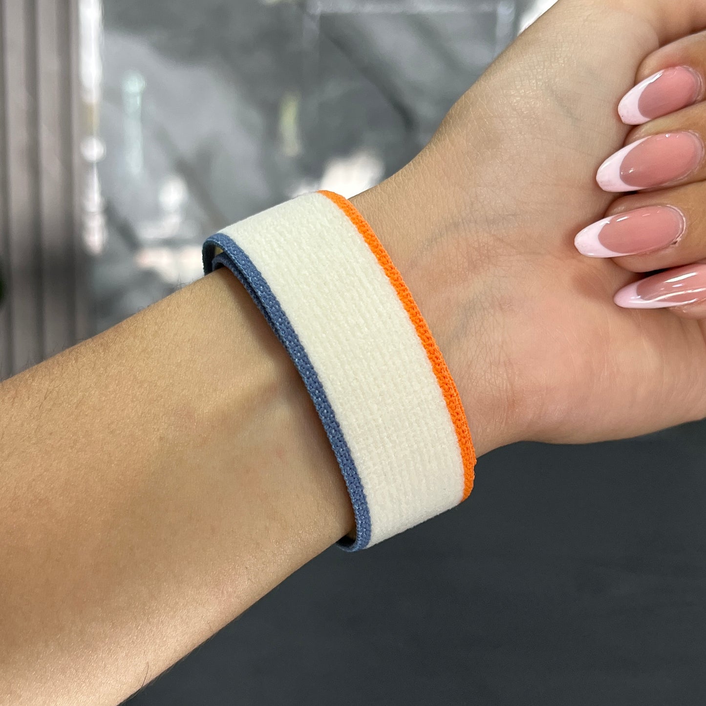 Pulso Velcro Blanco con Azul y Naranja