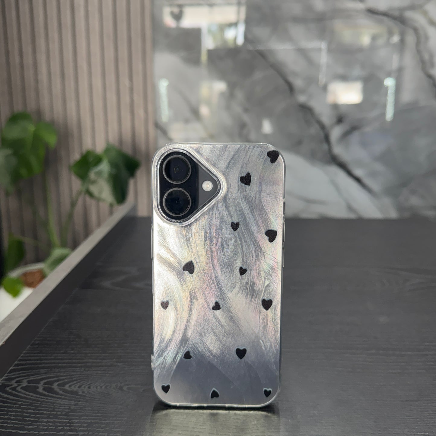 Case Plateado corazones negros