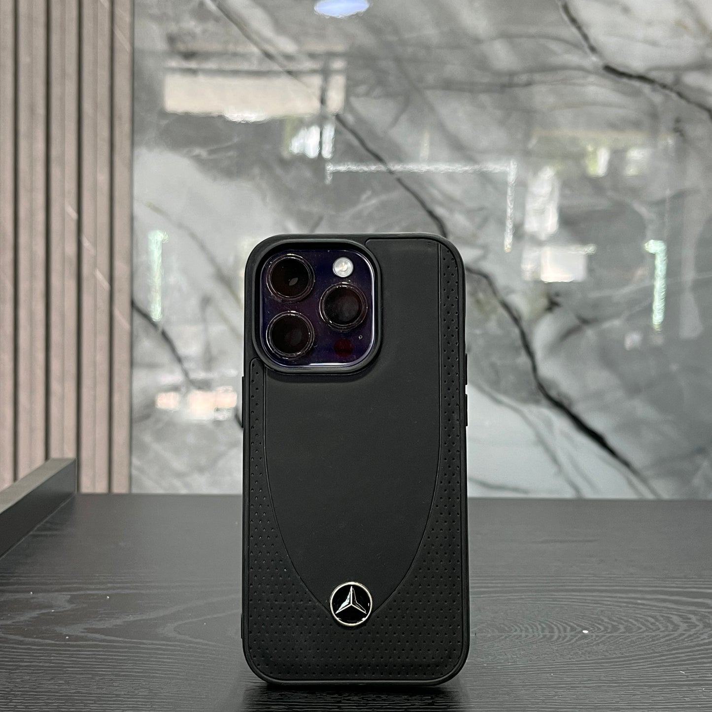 Case Carbón Mercedes Logo Abajo