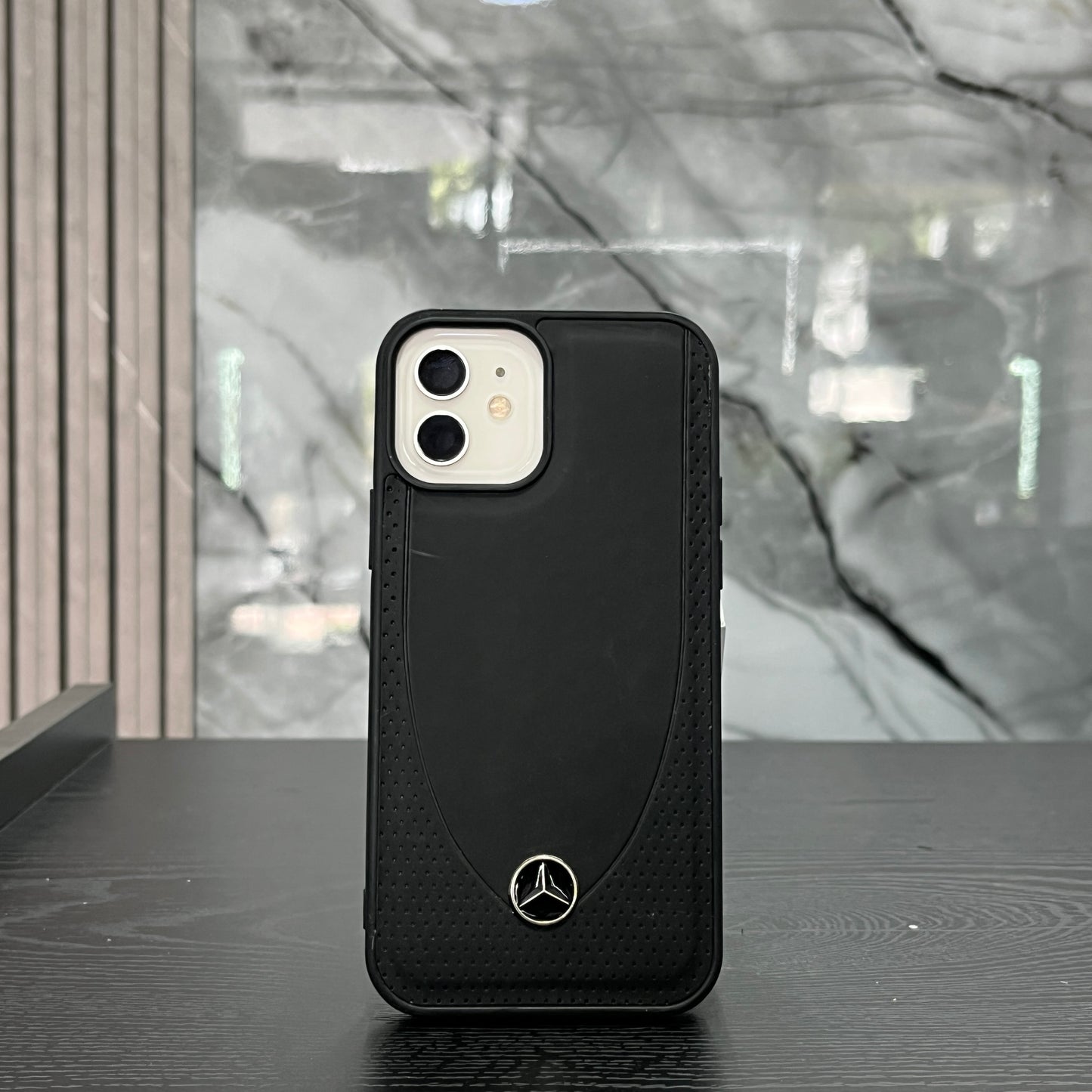 Case Carbón Mercedes Logo Abajo