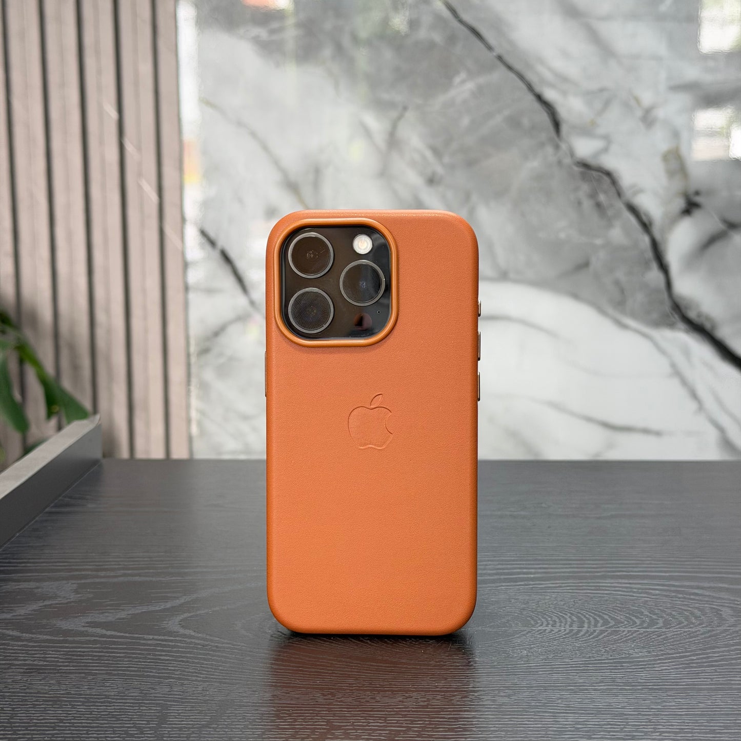 Case Cuero Luxury Café
