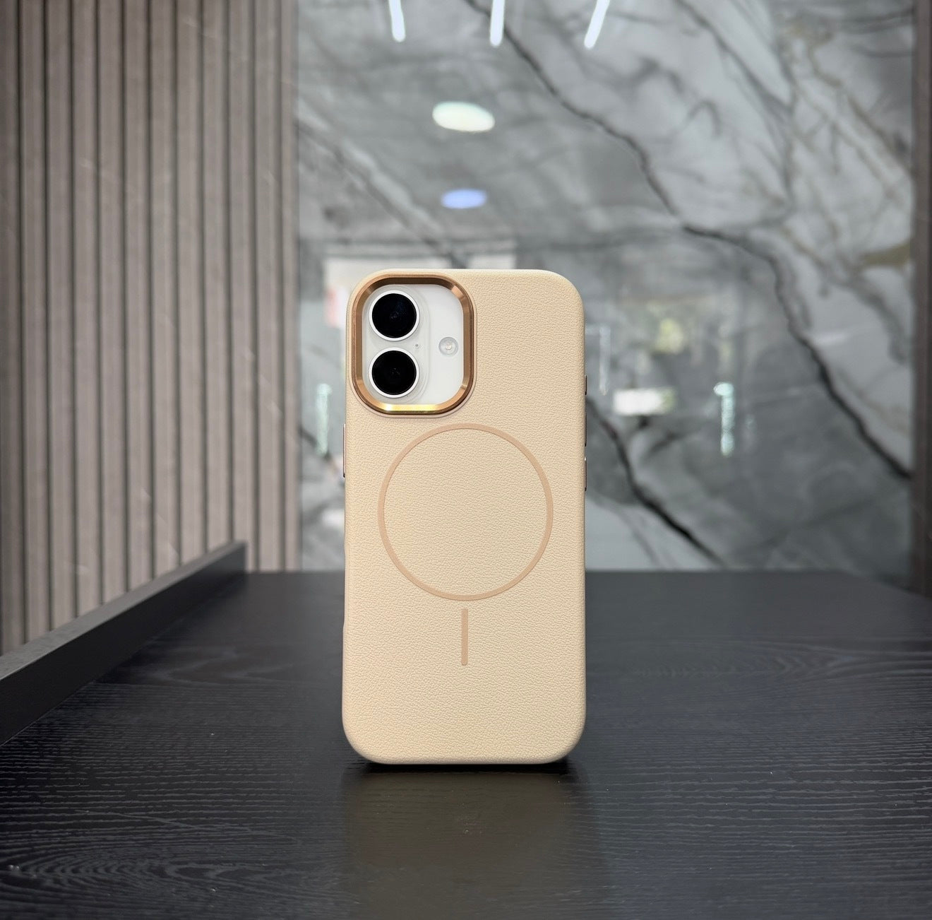 Case Cuero MagSafe Beige