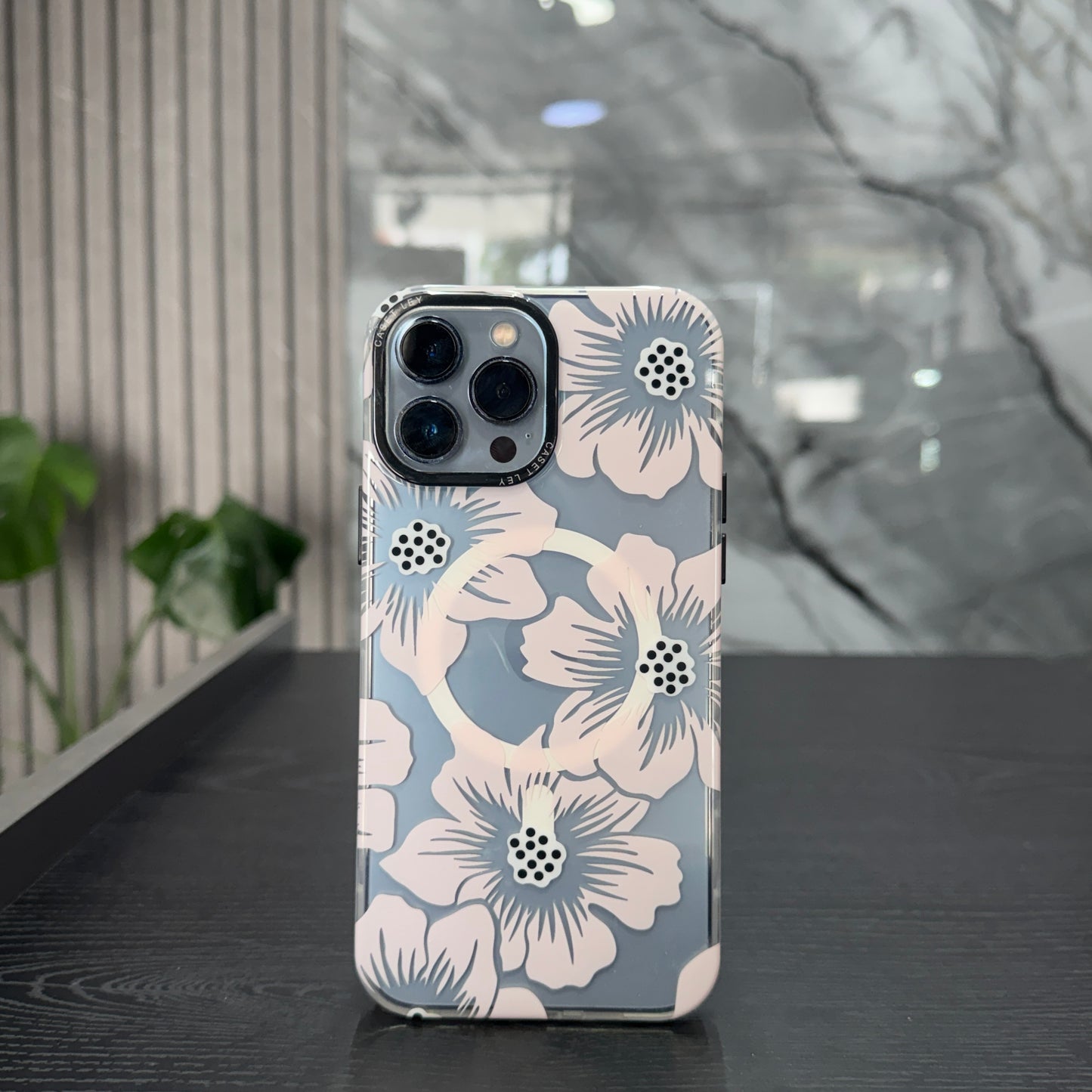 Case MagSafe Flowers Rosado Puntos Negros