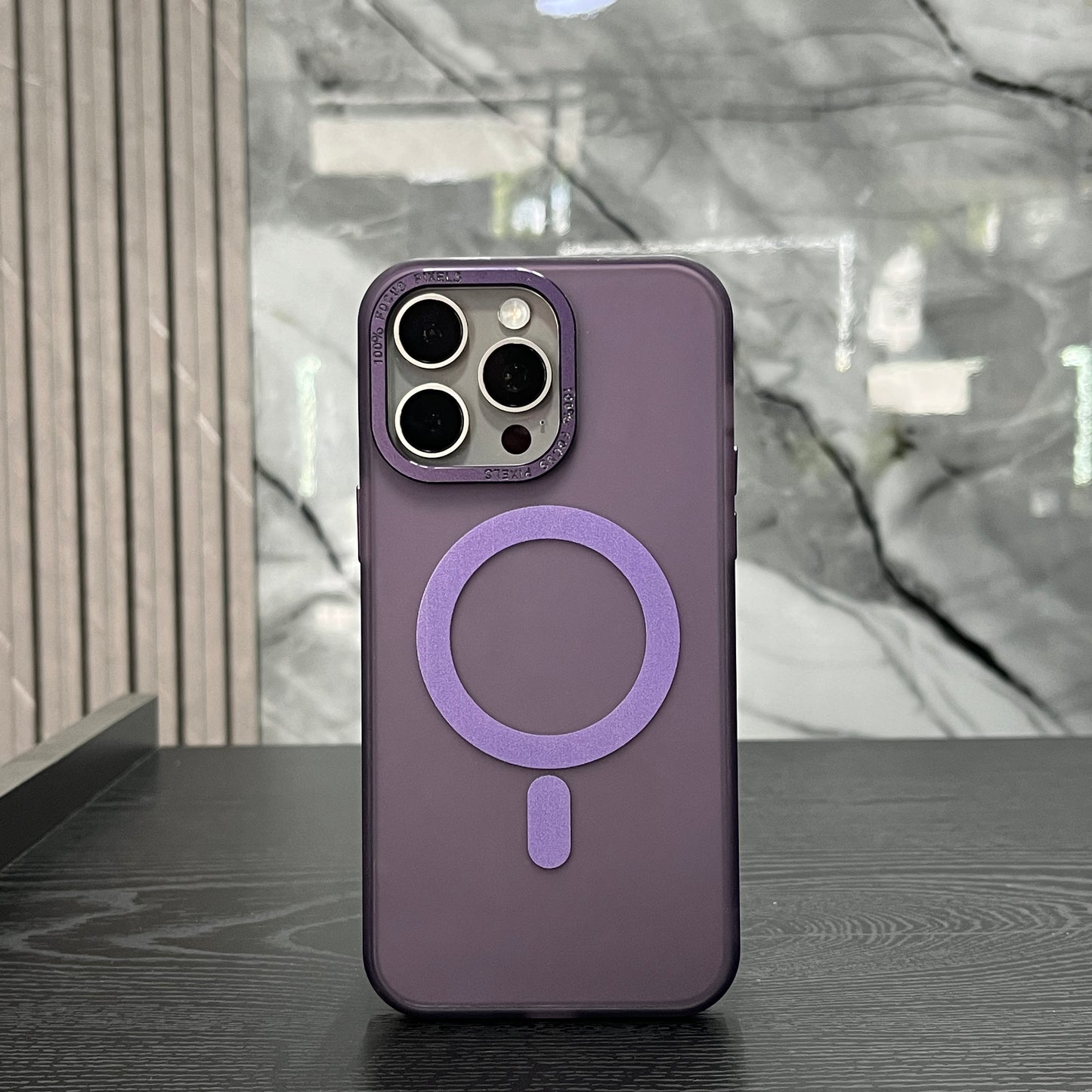 Case MagSafe Matte Morado Pixeles